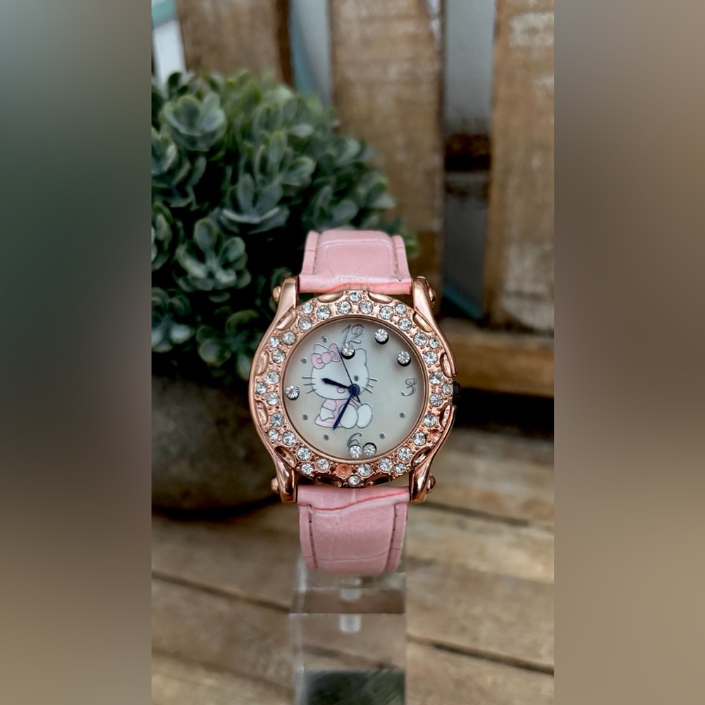RARE Vintage Hello Kitty Loose Crystals   Women's Watch NWD!
